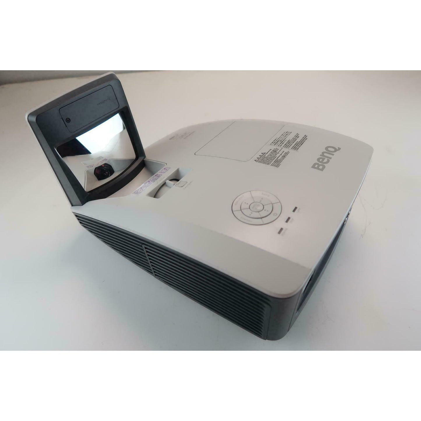 BENQ MX852UST+ 3000LUMENS XGA & 2xHDMI FHD ULTRA SHORT THROW DLP PROJECTOR      -   GOOD - REFURBISHED
