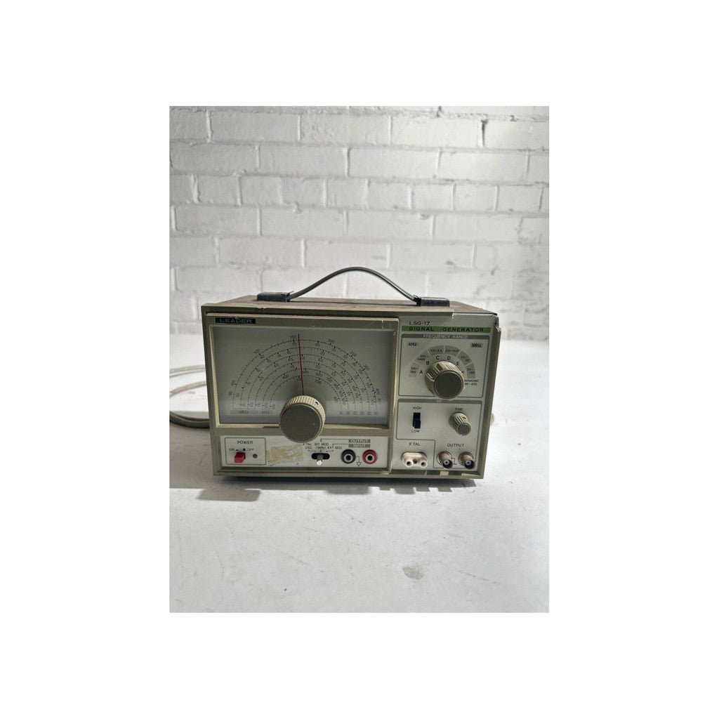 LEADER LSG-17 RF SIGNAL  GENERATOR WIDE FREQUENCY RANGE FOR RADIO EQUIPMENT