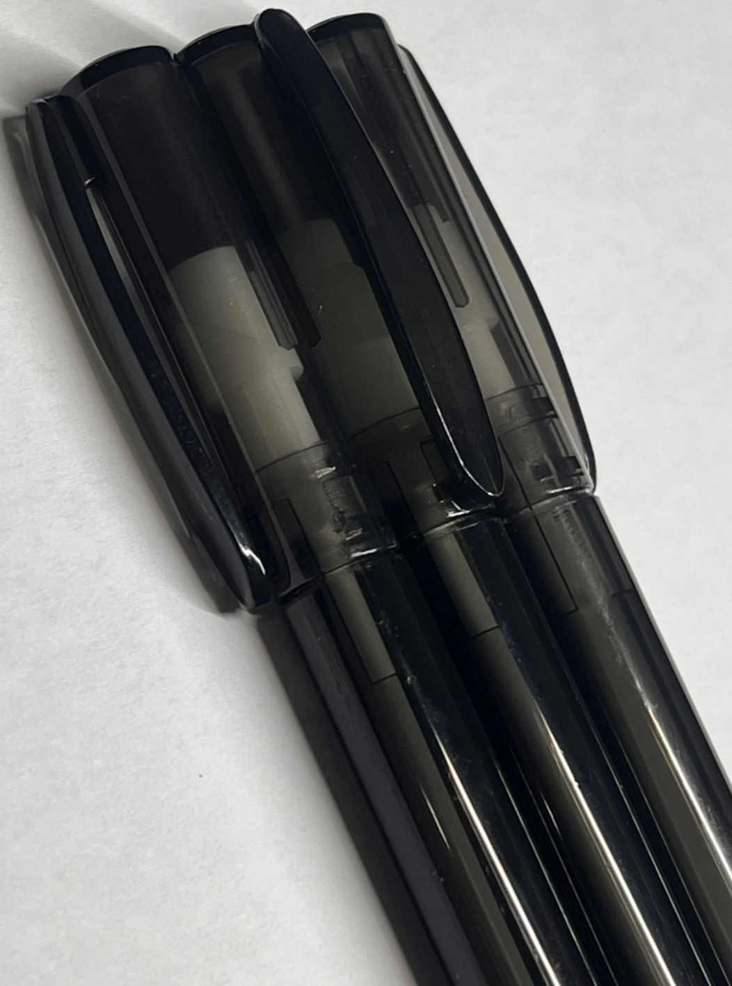 3X CHALLENGER FROST PLASTIC BODY CHANGABLE RIFILL SLEEK BLACK BALL PEN