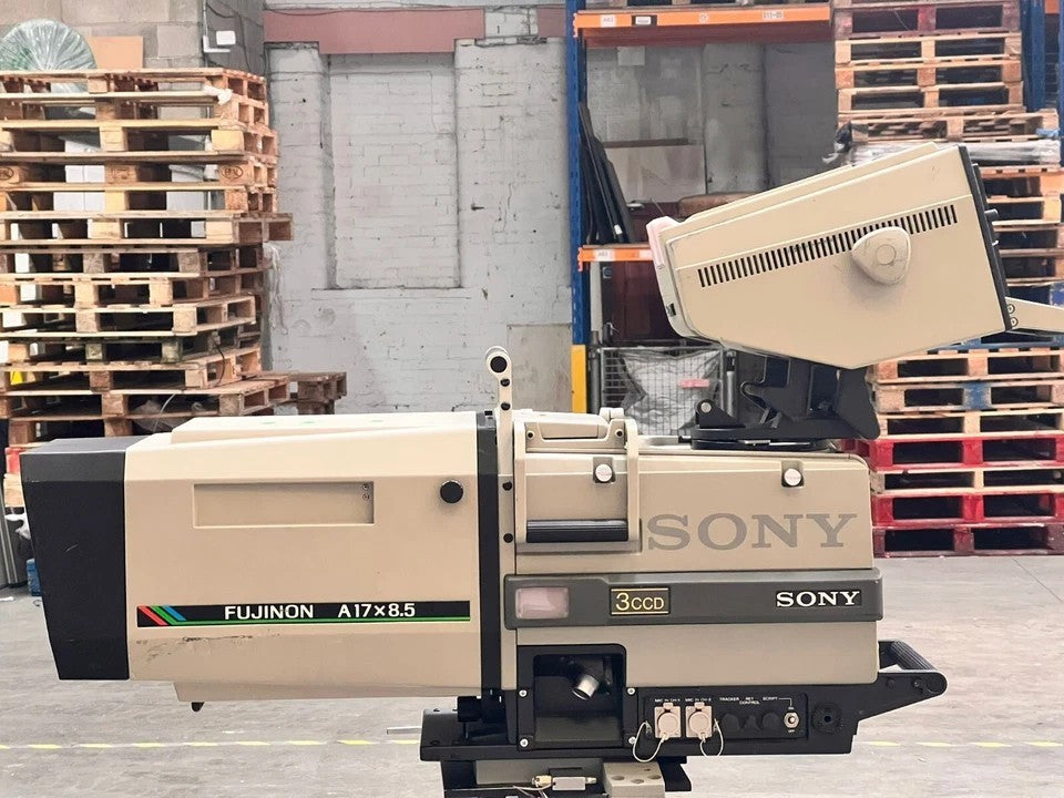 SONY BVP-375 BROADCASTING CAMERA 3CCD FUJINON-TV 1:1.5/8.5-145 WITH STAND
